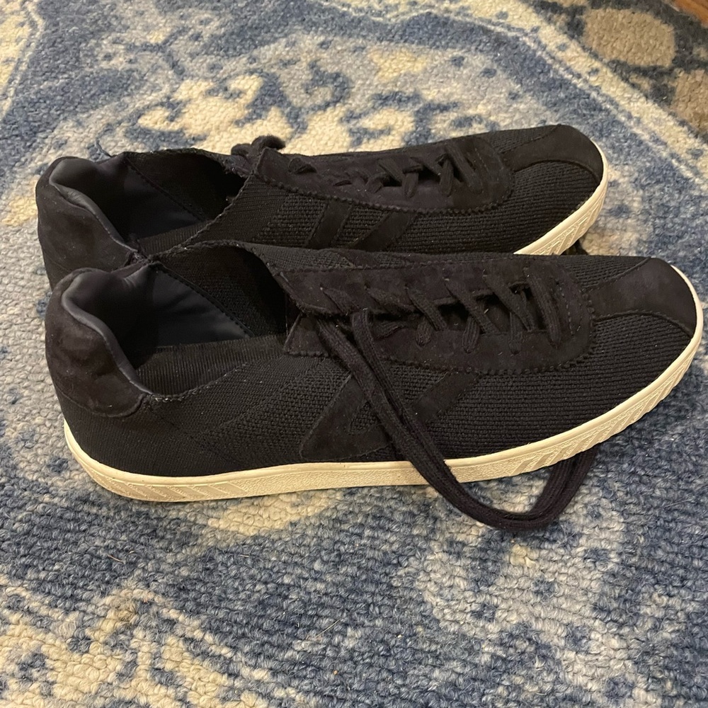 Ladies Tretorn Navy size 9
